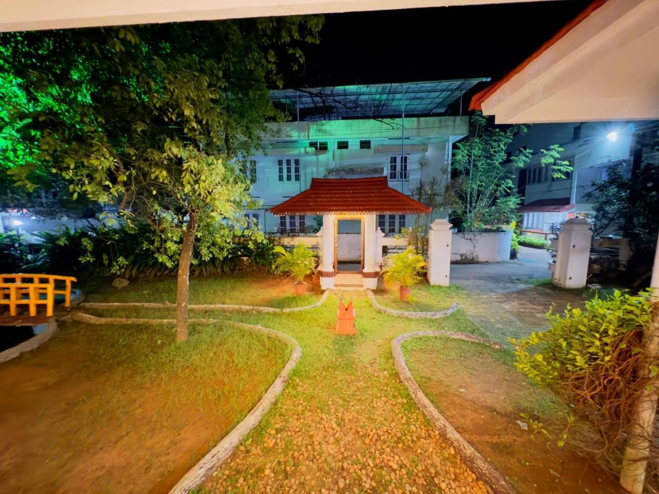 Dream Palace Alappuzha Exterior photo